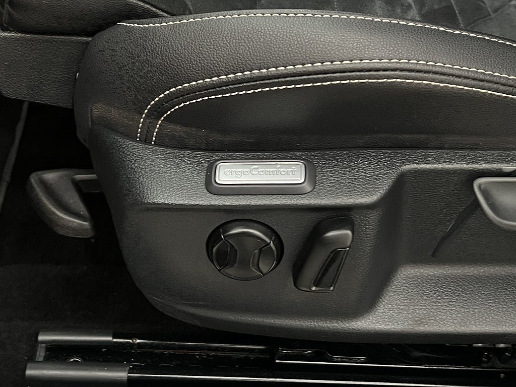 Vehicle Image 36