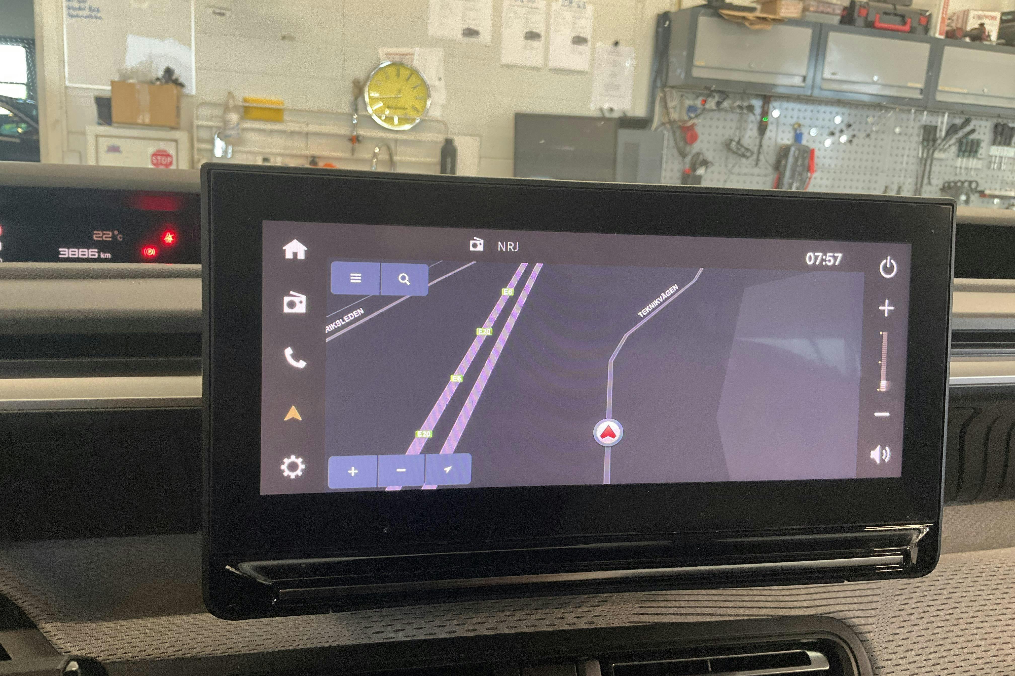 Vehicle Image 12