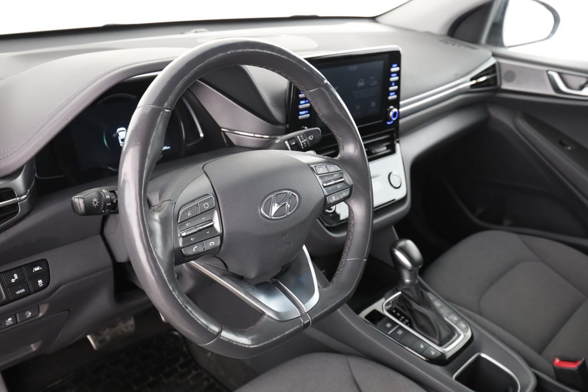 Vehicle Image 12