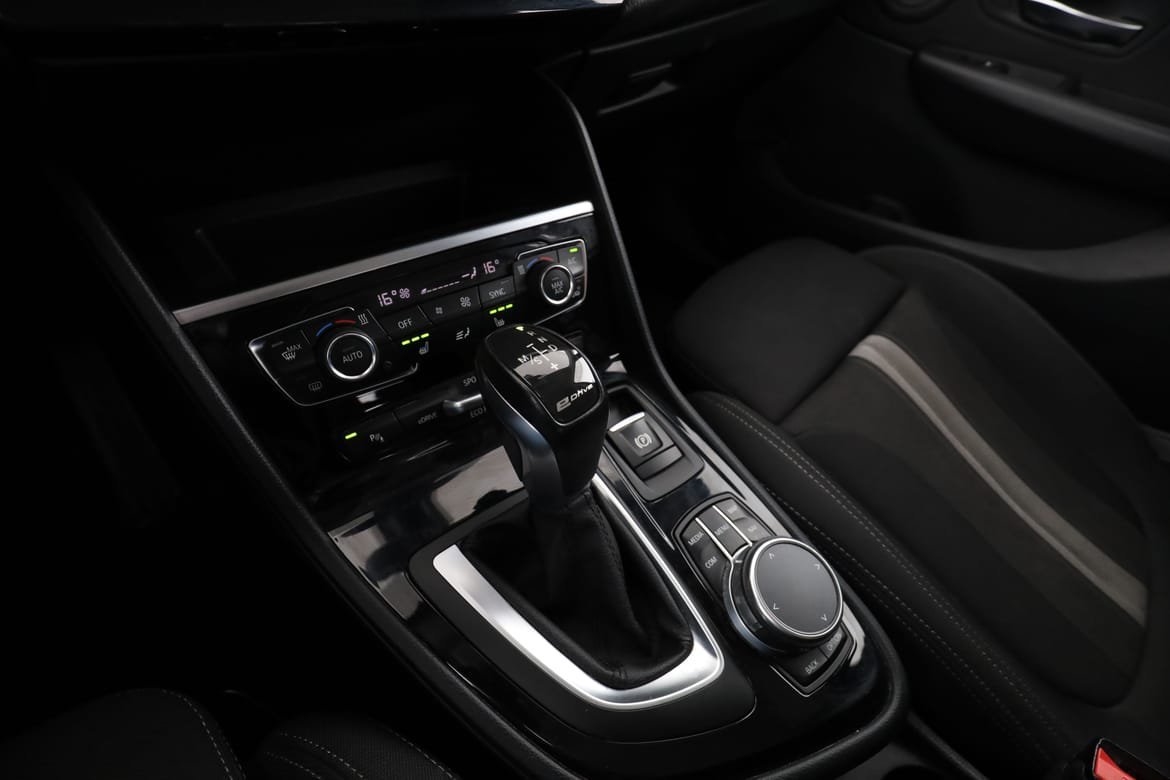 Vehicle Image 25