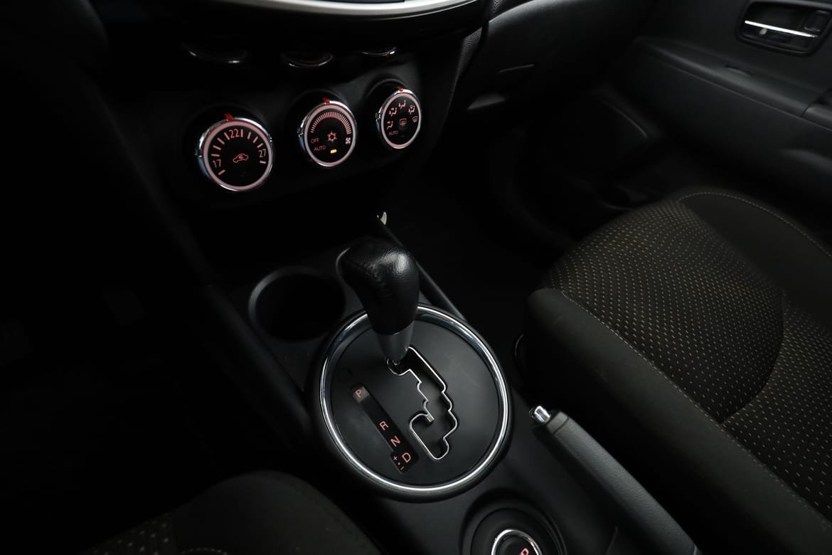 Vehicle Image 25