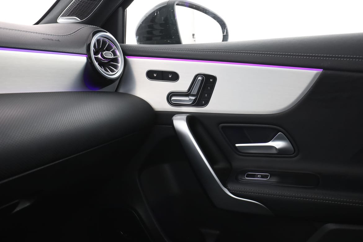 Vehicle Image 32