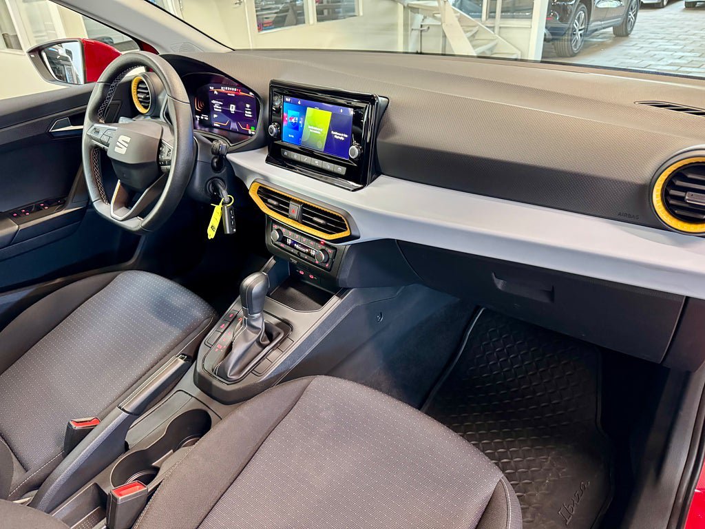 Vehicle Image 8