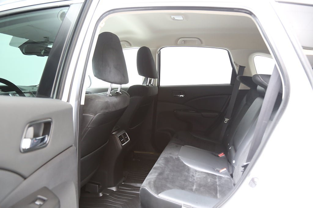 Vehicle Image 25