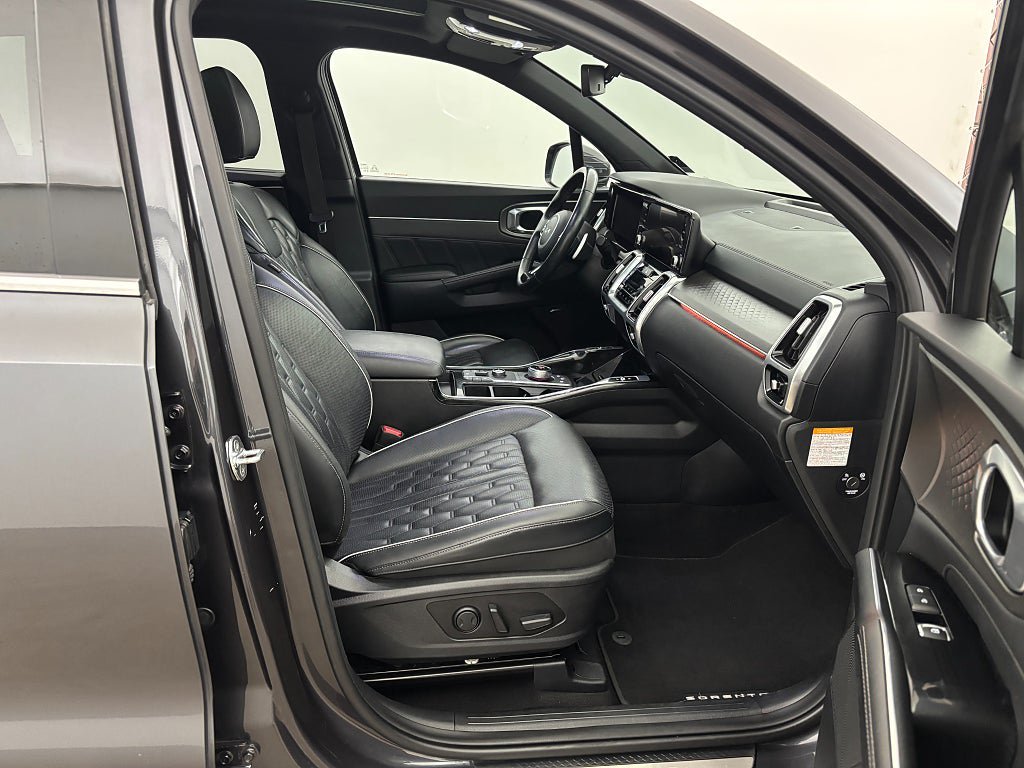 Vehicle Image 23