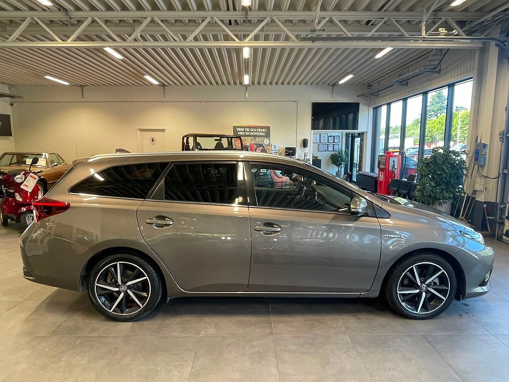 Vehicle Image 6