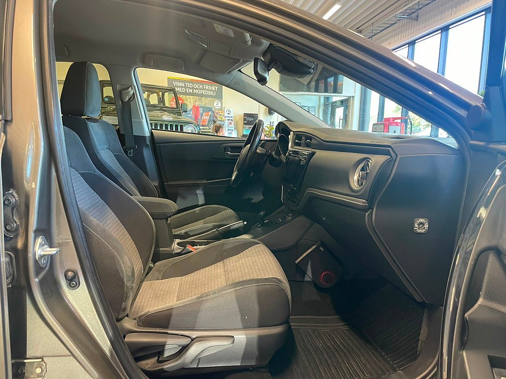 Vehicle Image 12