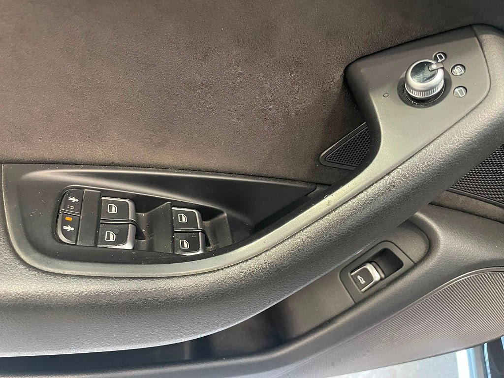 Vehicle Image 24