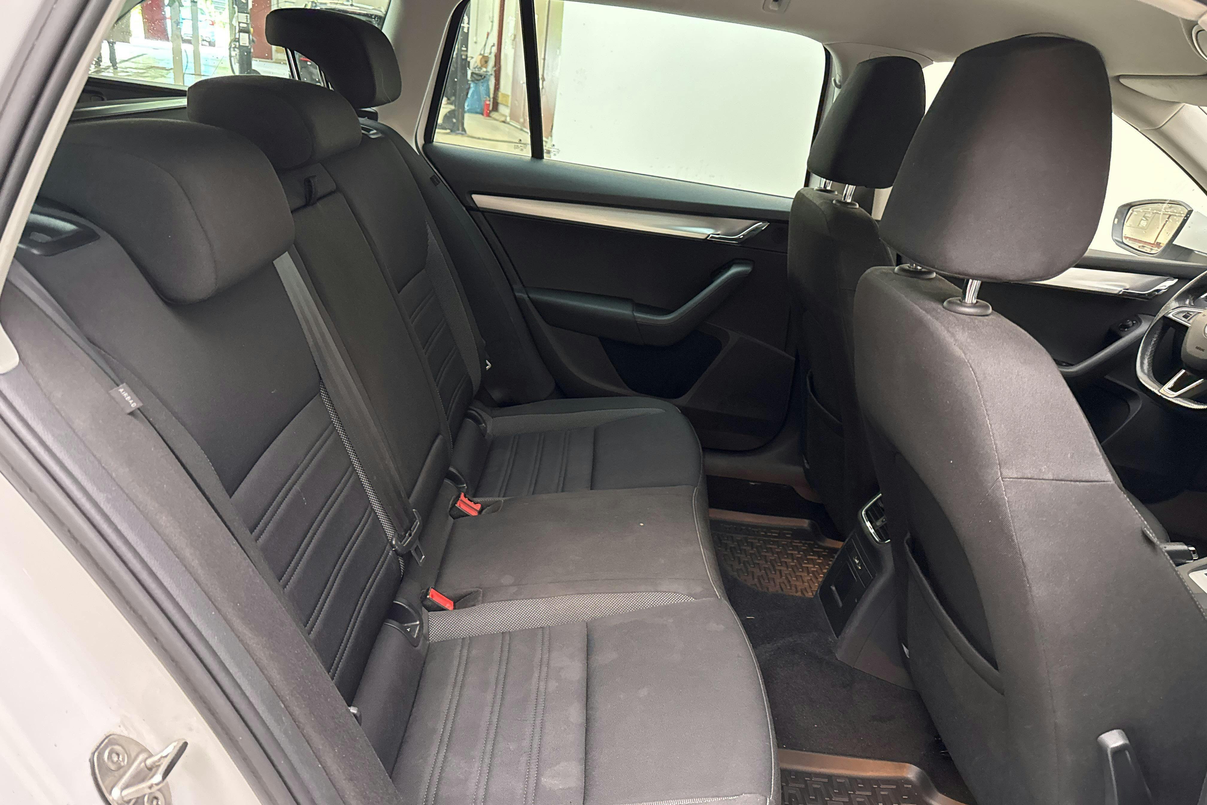 Vehicle Image 8