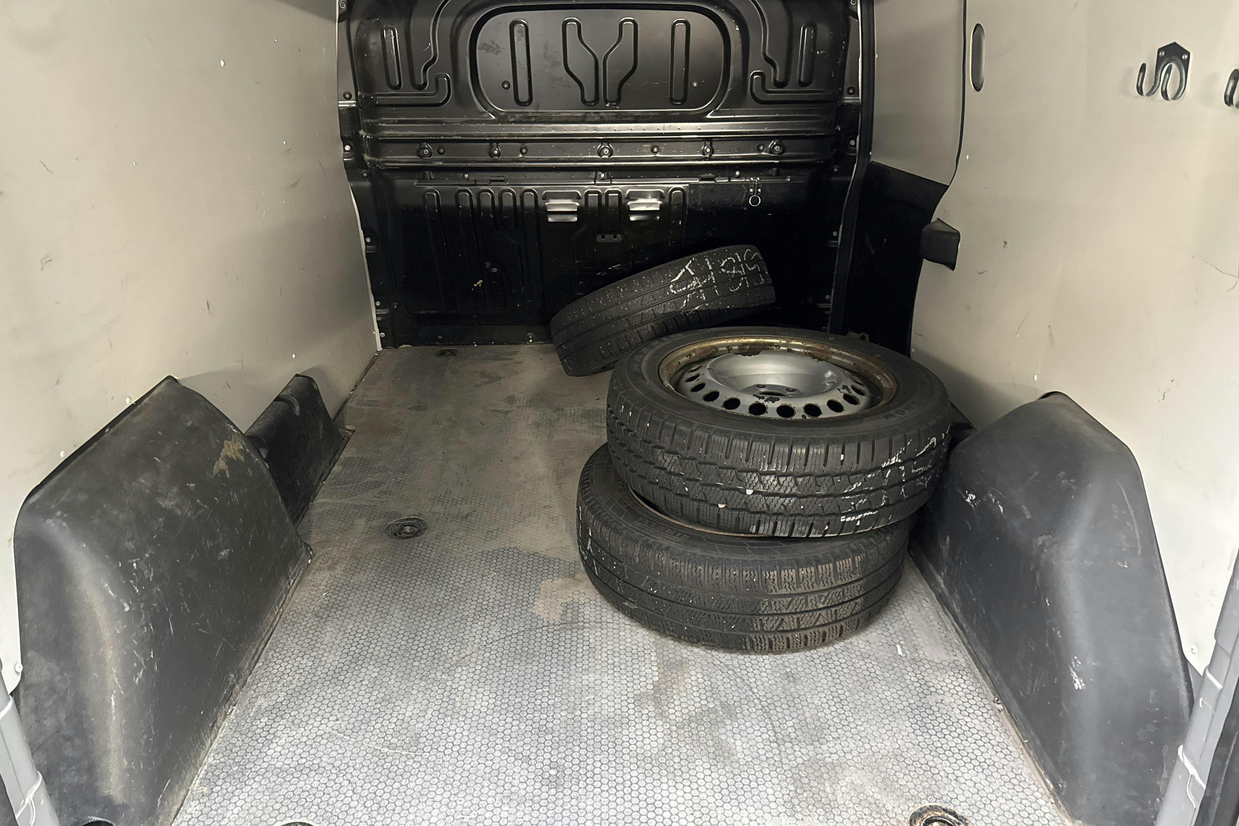 Vehicle Image 8