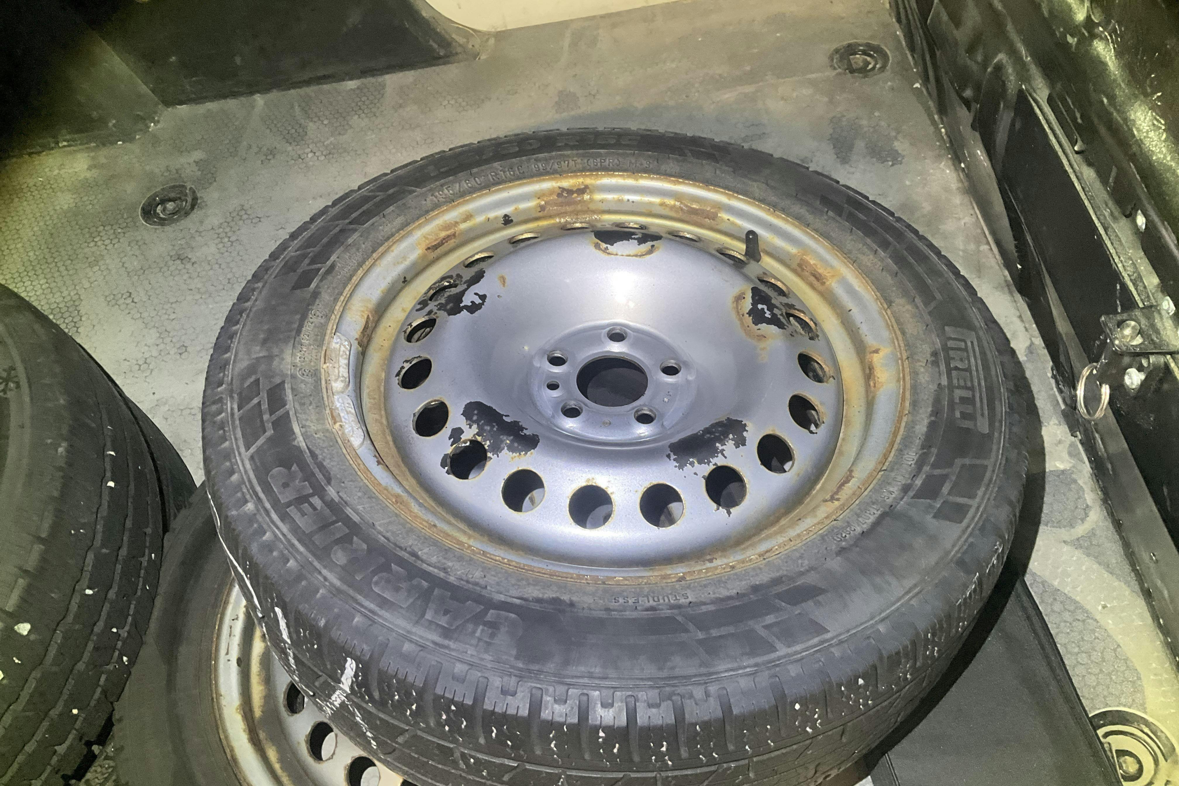 Vehicle Image 10