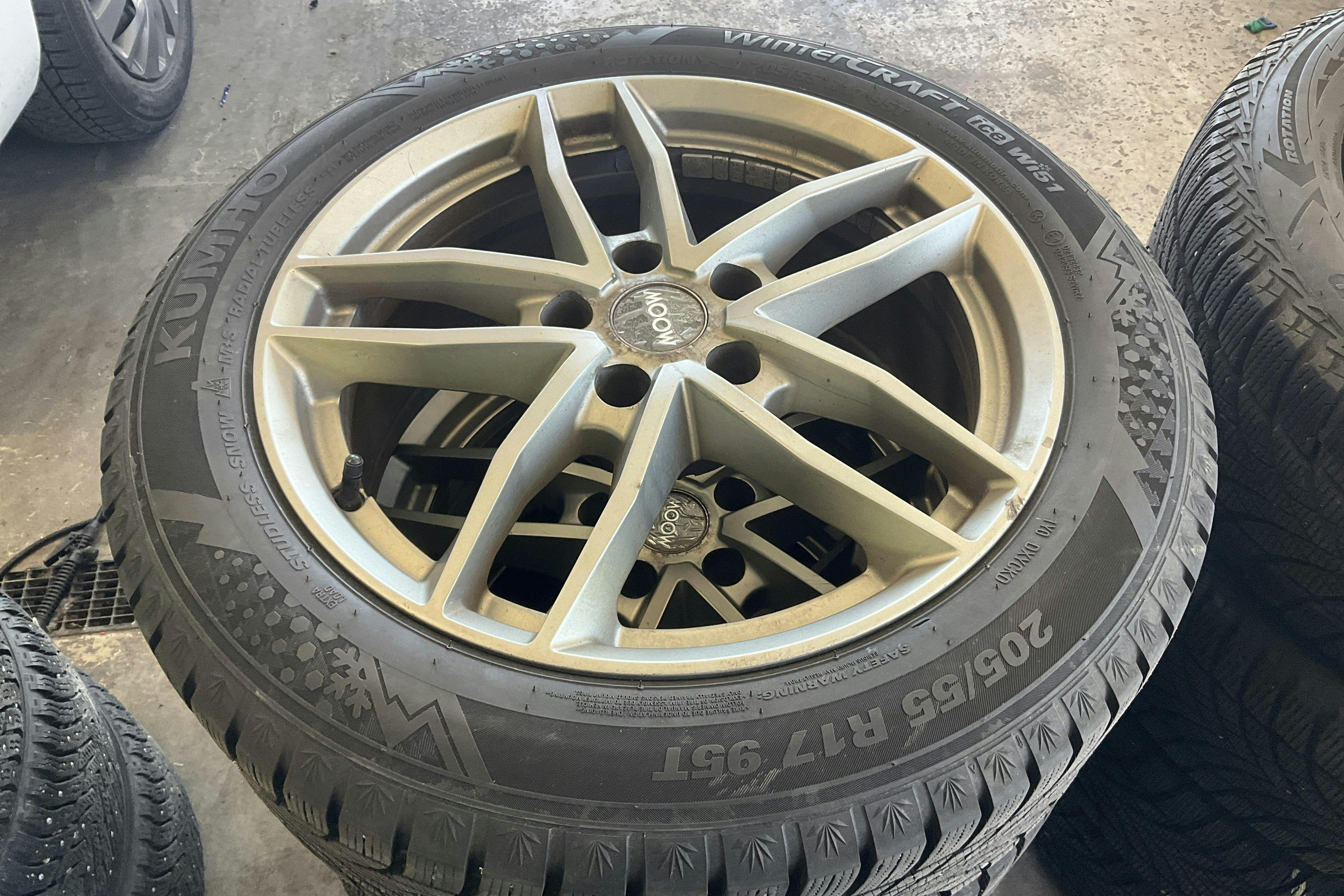 Vehicle Image 11