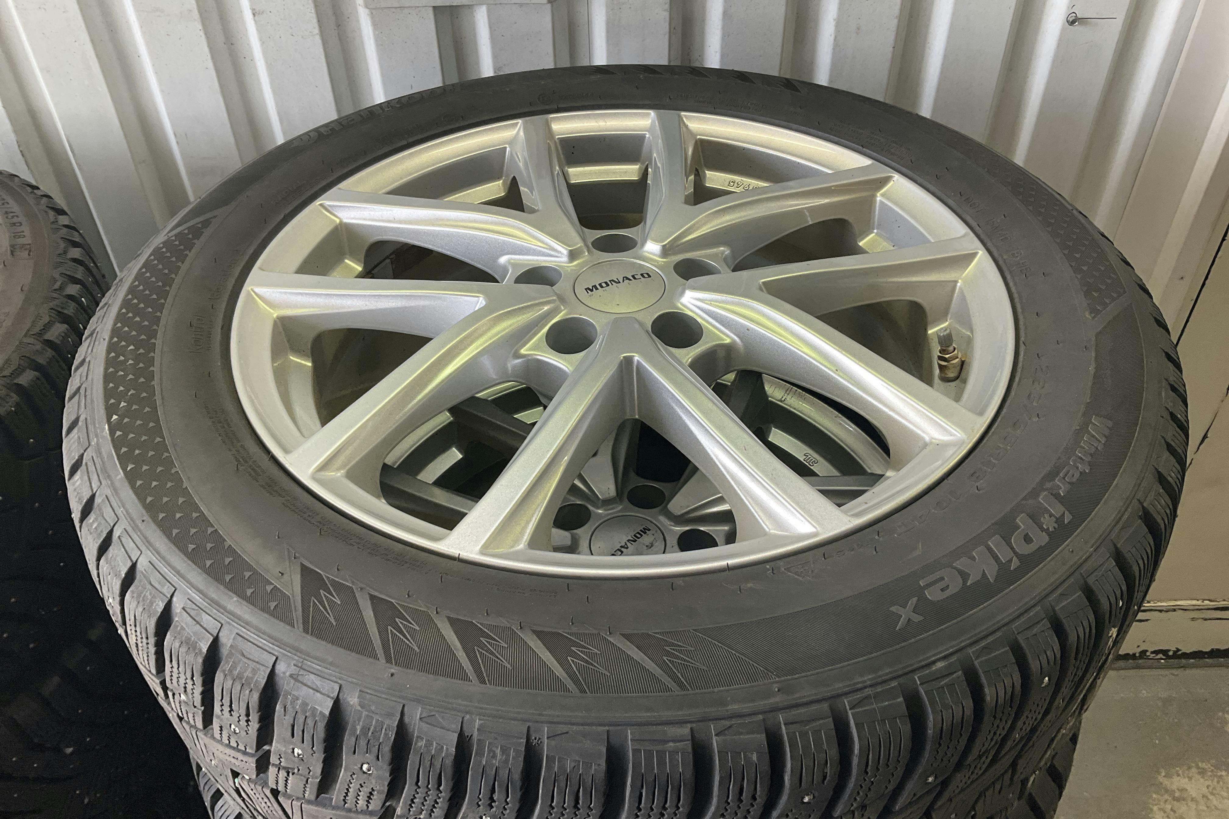 Vehicle Image 14