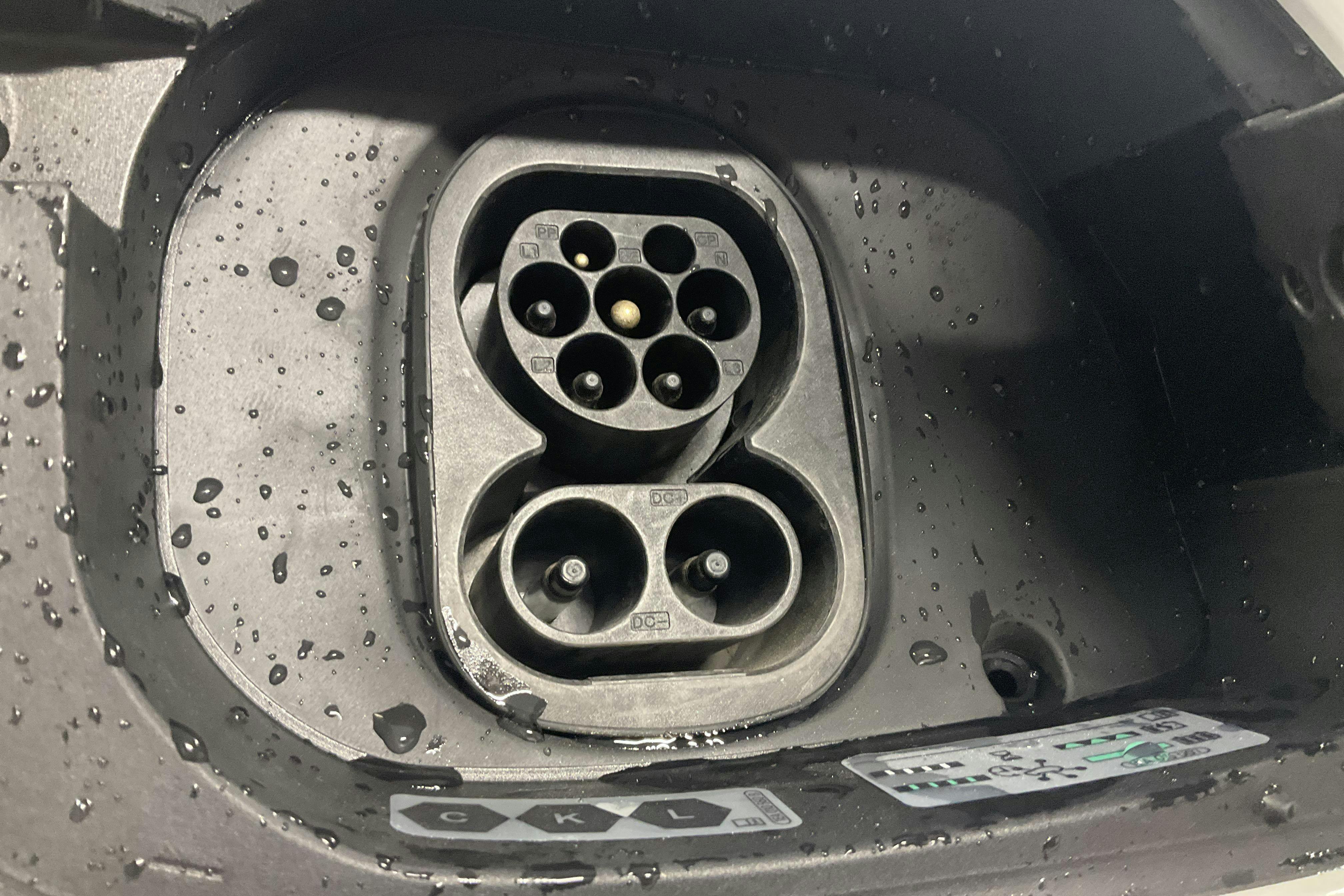 Vehicle Image 16