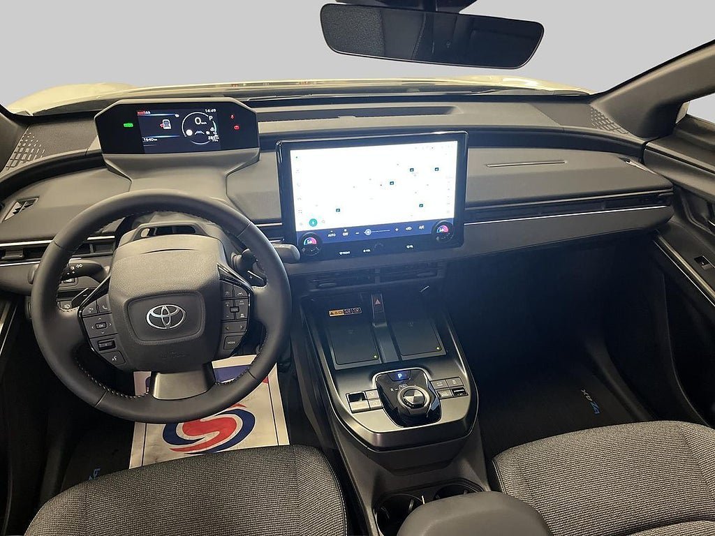 Vehicle Image 11