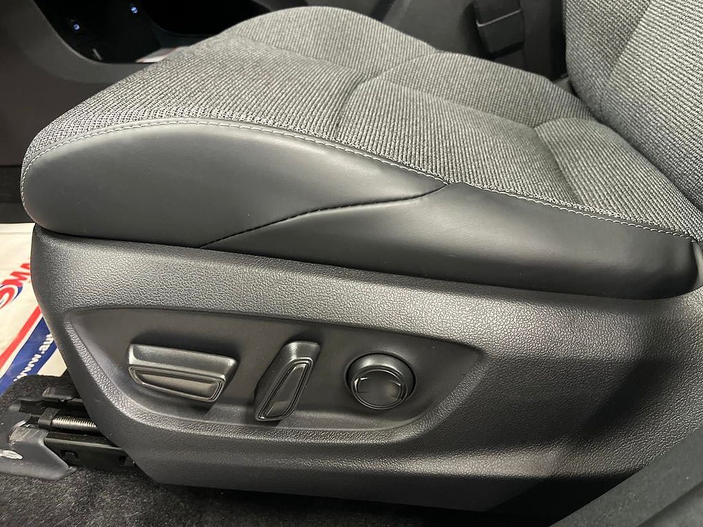 Vehicle Image 23