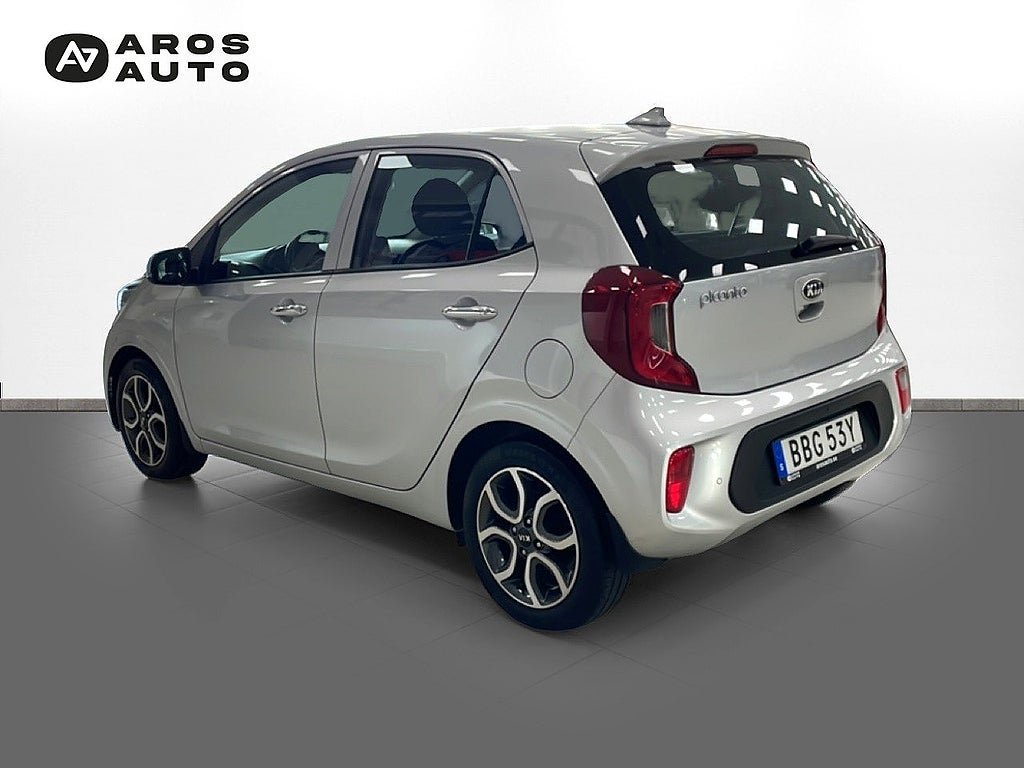 Vehicle Image 6