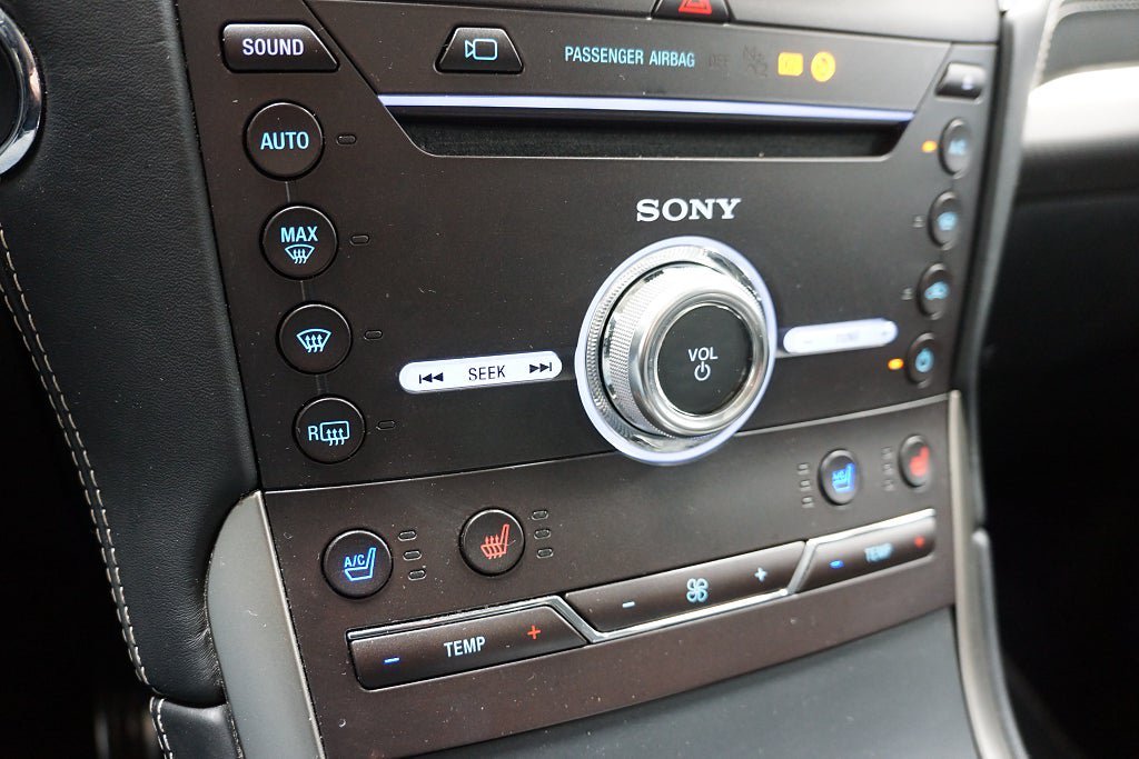 Vehicle Image 25