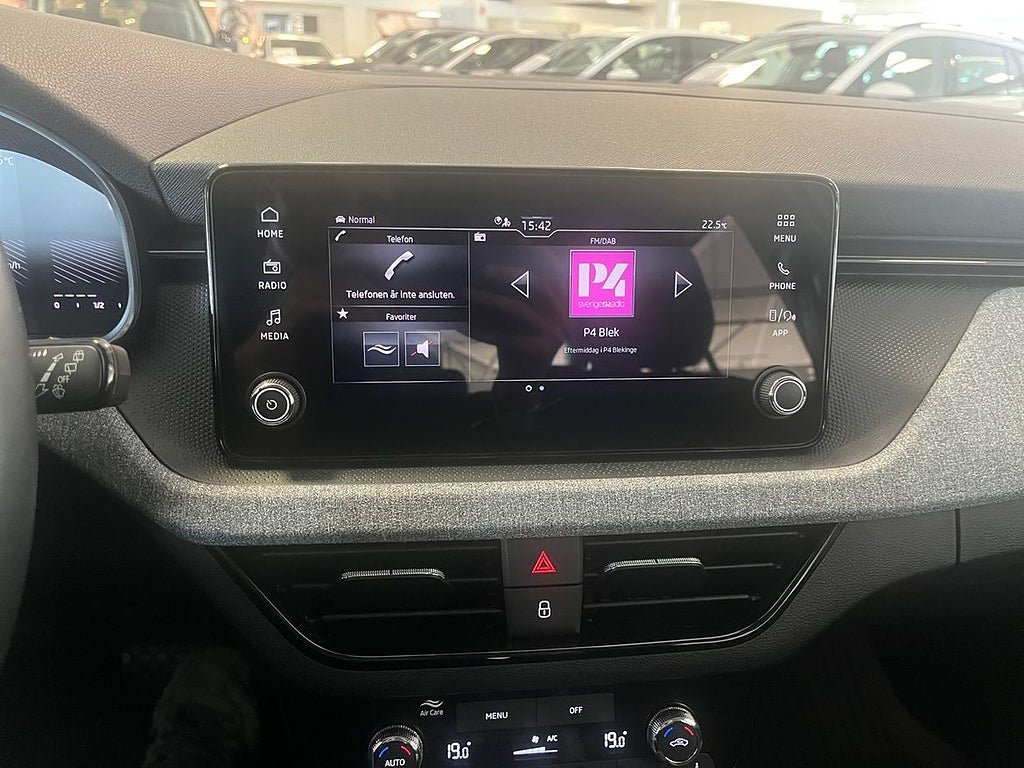 Vehicle Image 16