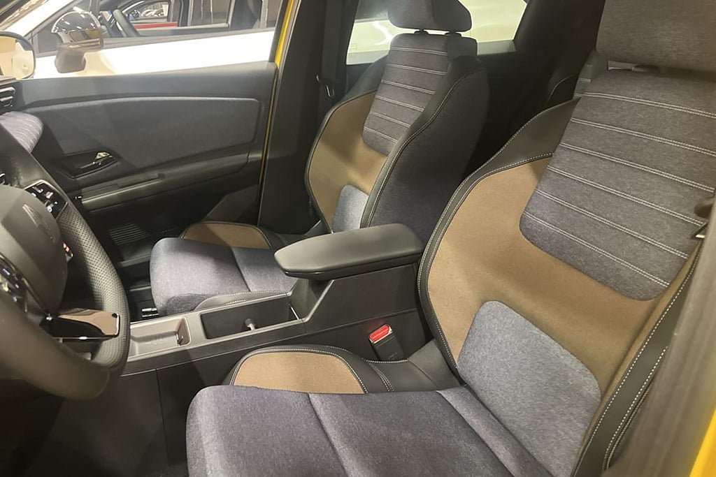 Vehicle Image 7