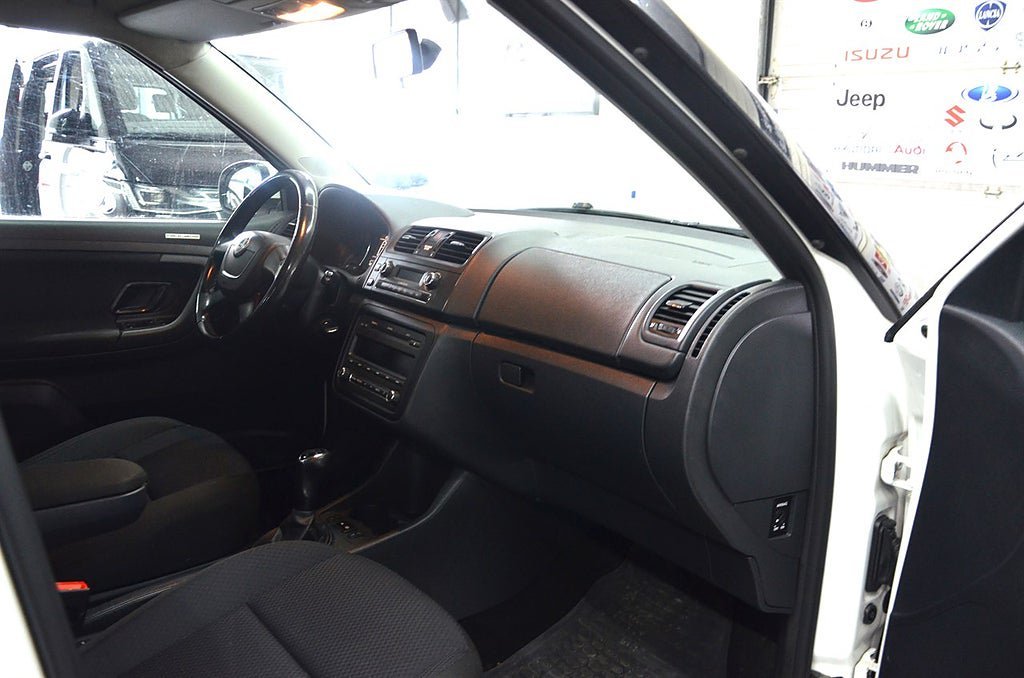 Vehicle Image 6