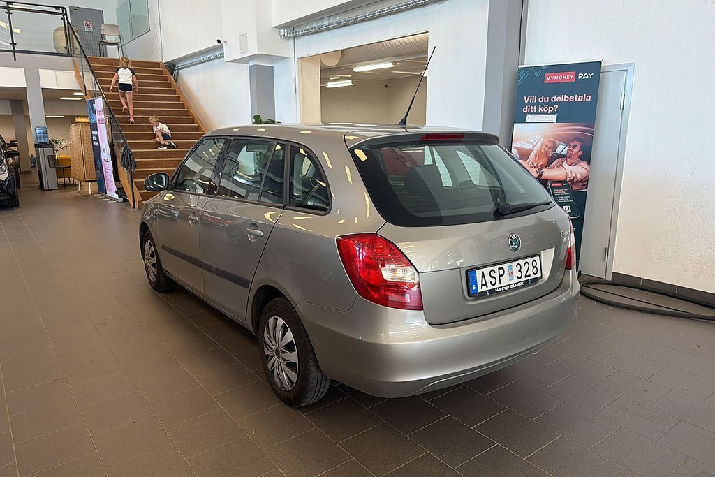 Vehicle Image 5