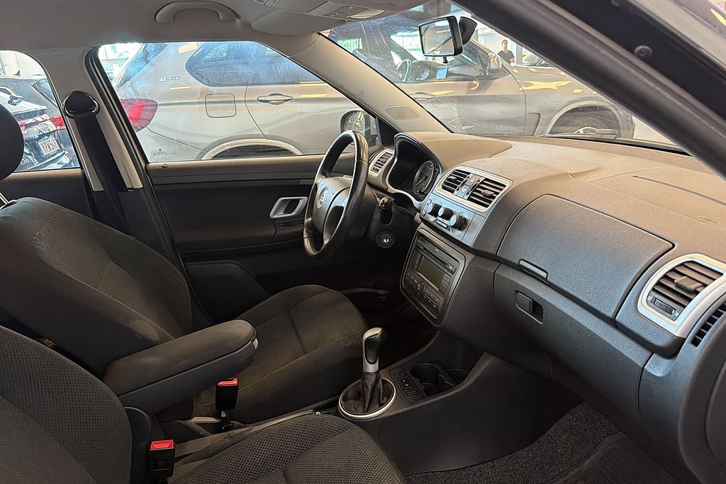 Vehicle Image 9
