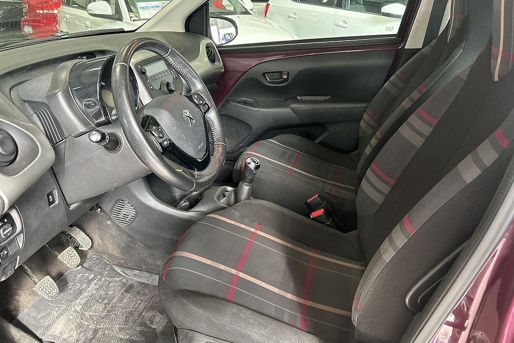 Vehicle Image 11