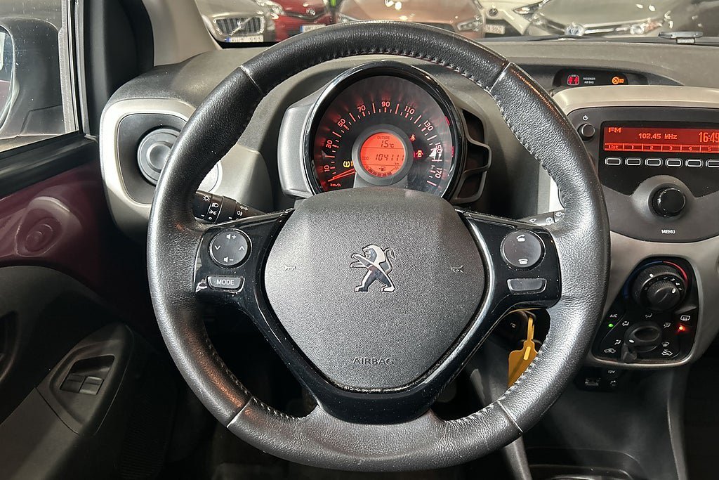 Vehicle Image 12