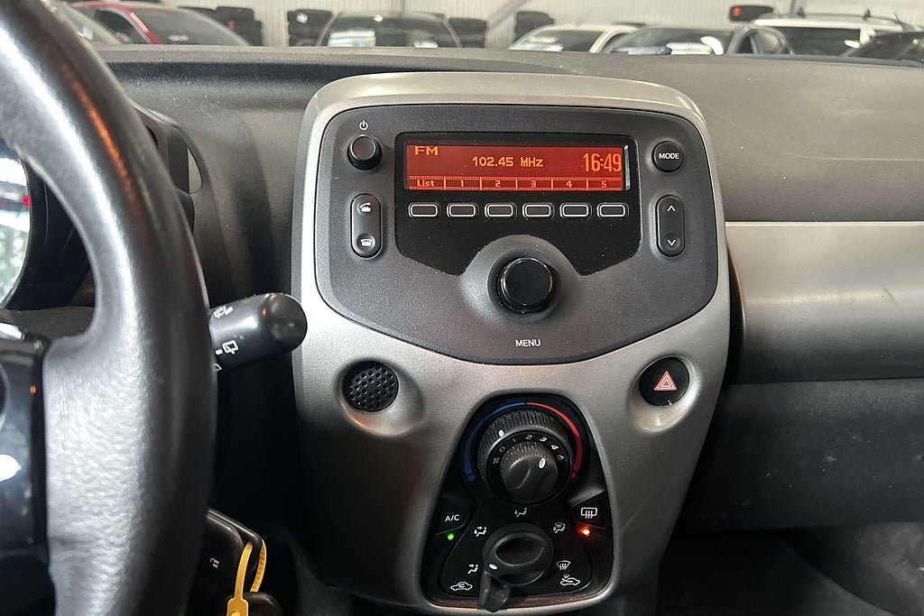 Vehicle Image 14