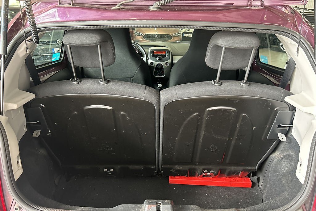 Vehicle Image 16