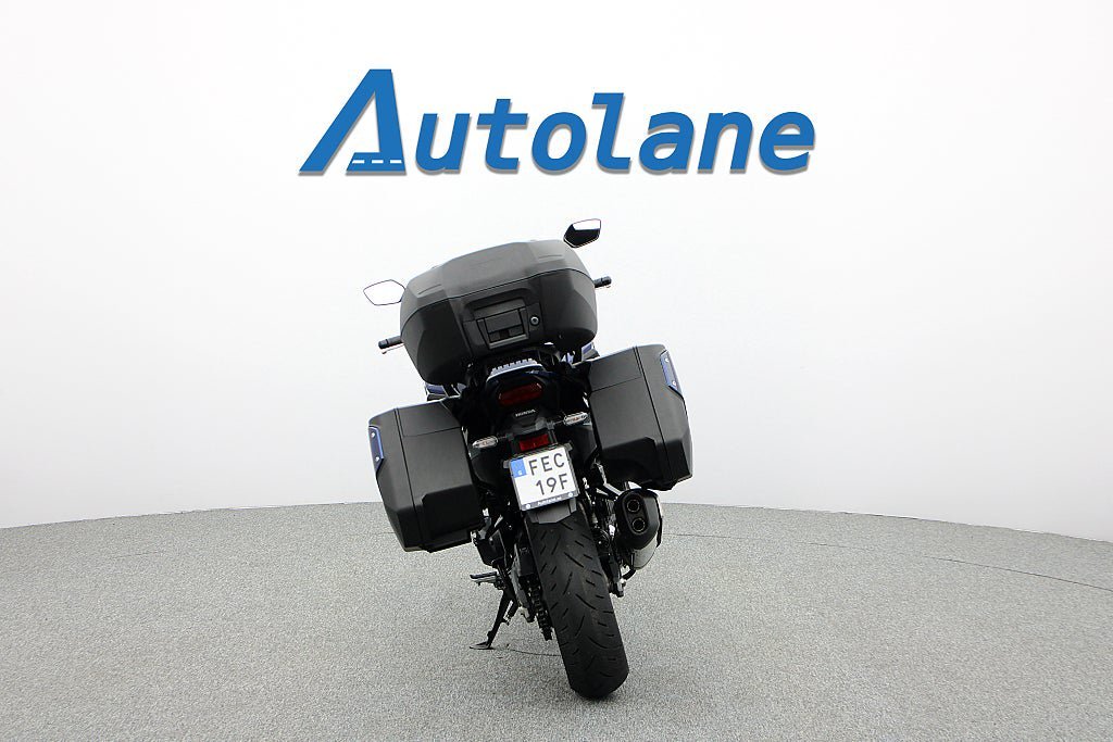 Vehicle Image 8
