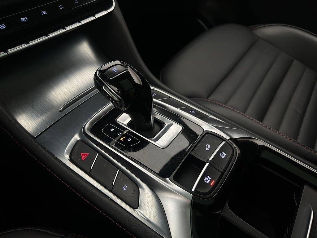 Vehicle Image 25