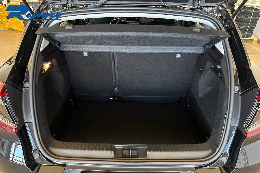 Vehicle Image 16