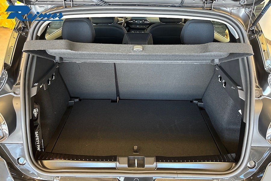 Vehicle Image 16