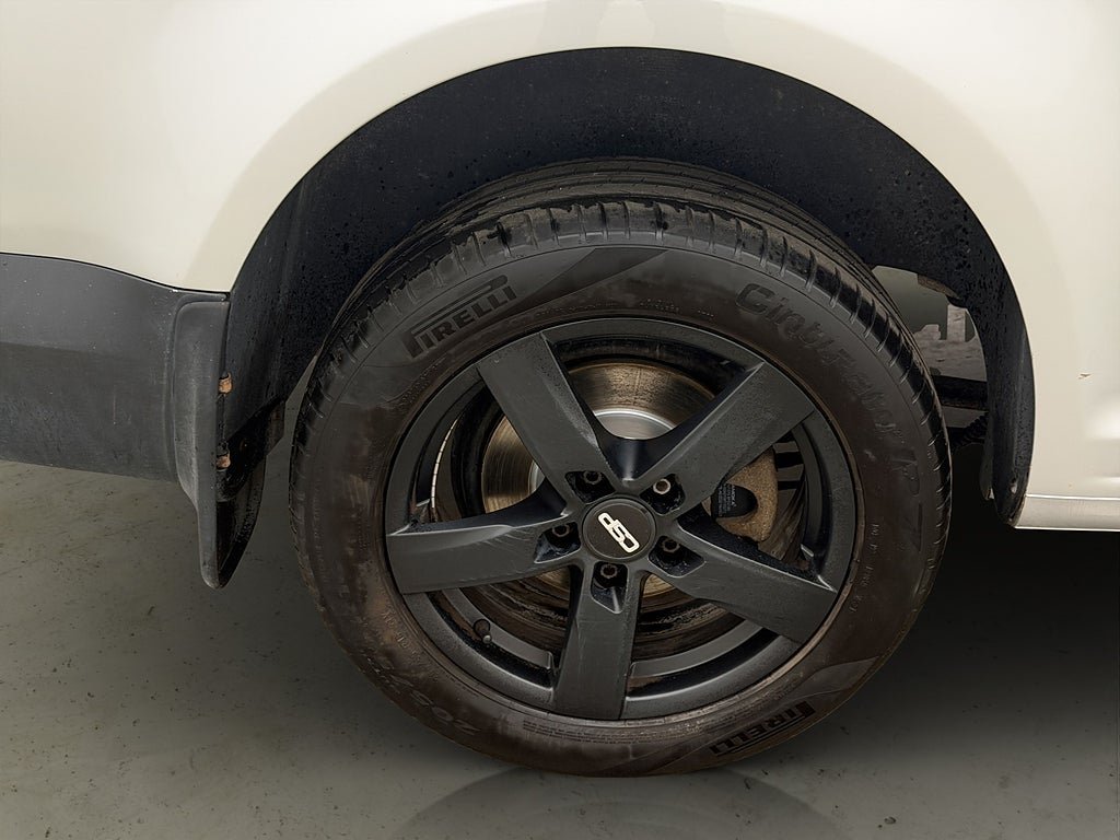 Vehicle Image 25
