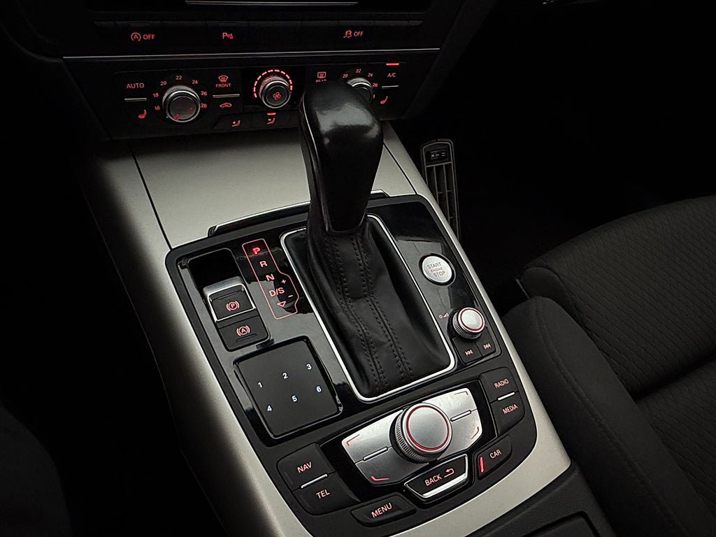 Vehicle Image 25