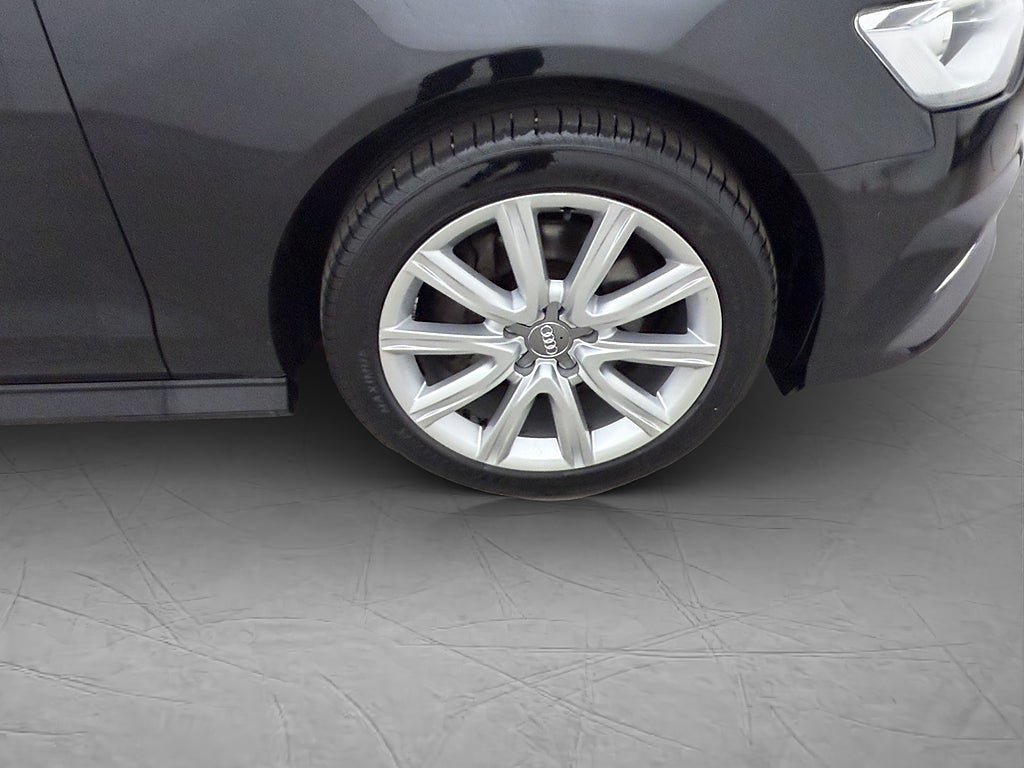 Vehicle Image 32