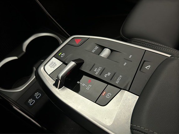 Vehicle Image 28
