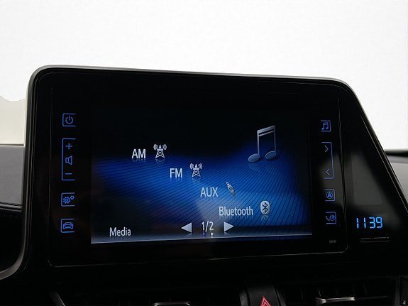 Vehicle Image 16