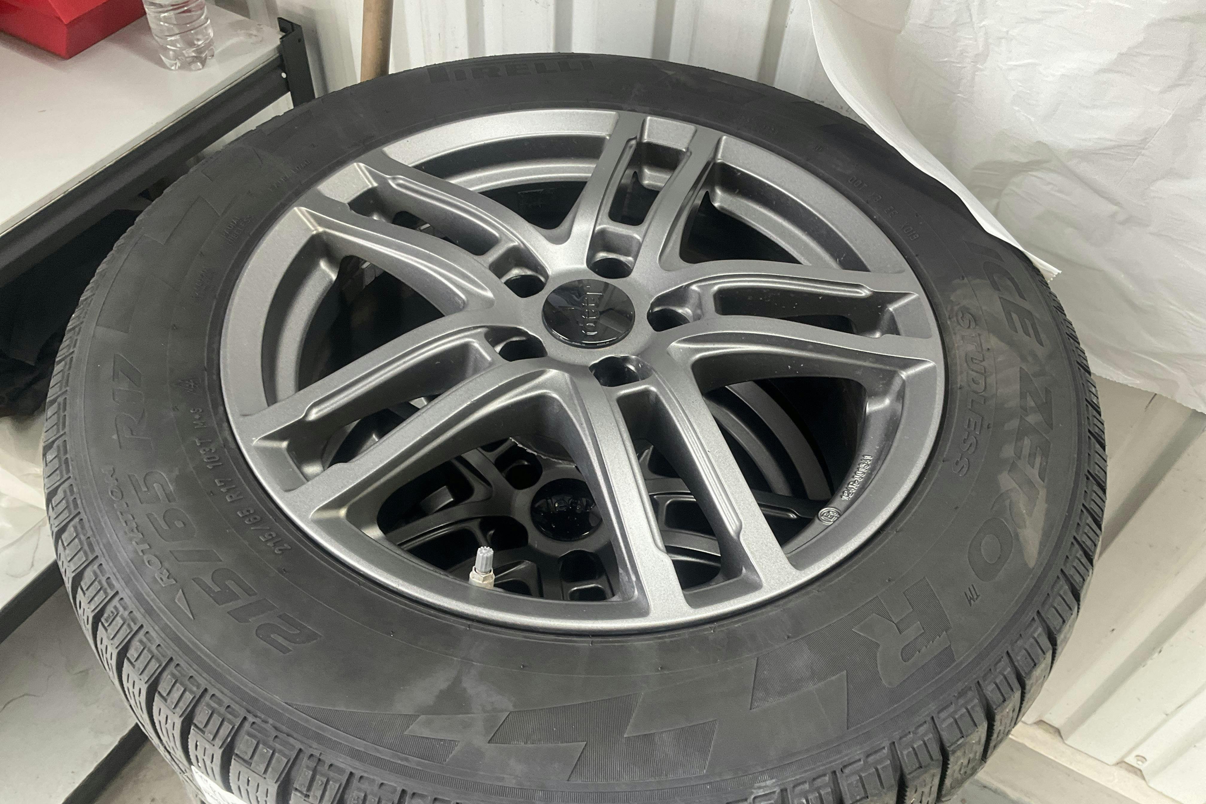 Vehicle Image 15
