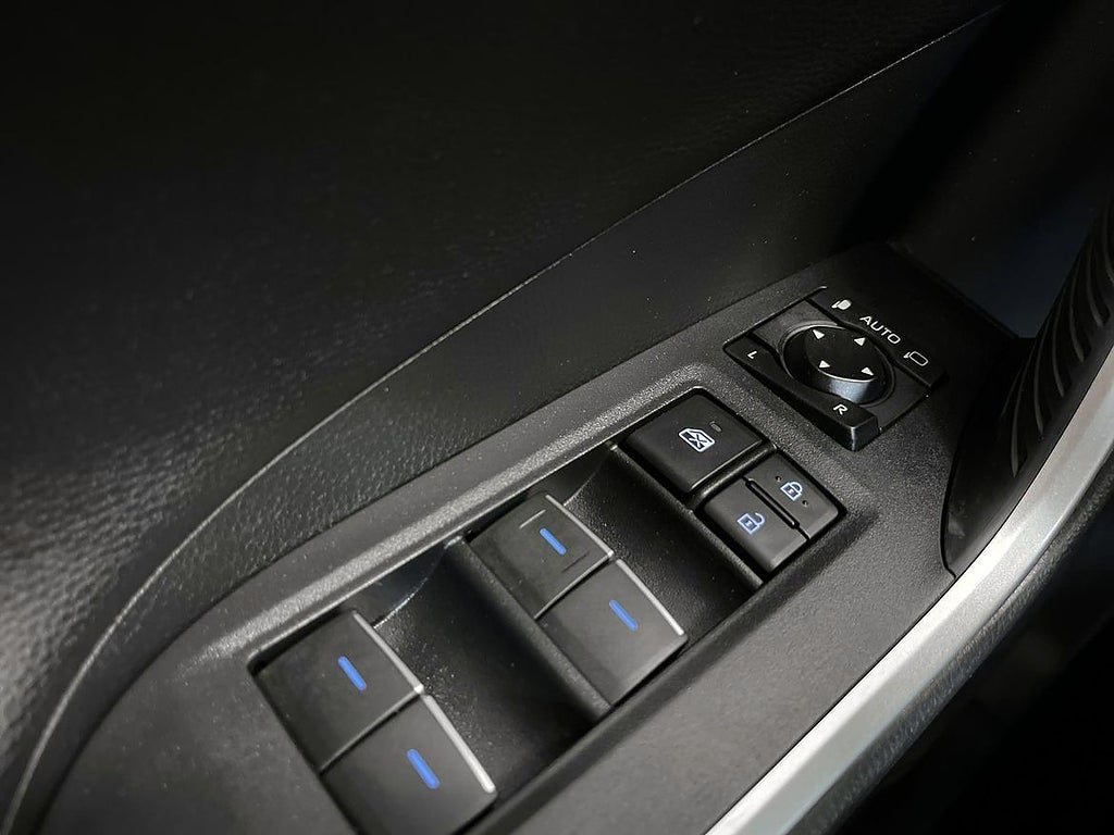 Vehicle Image 26