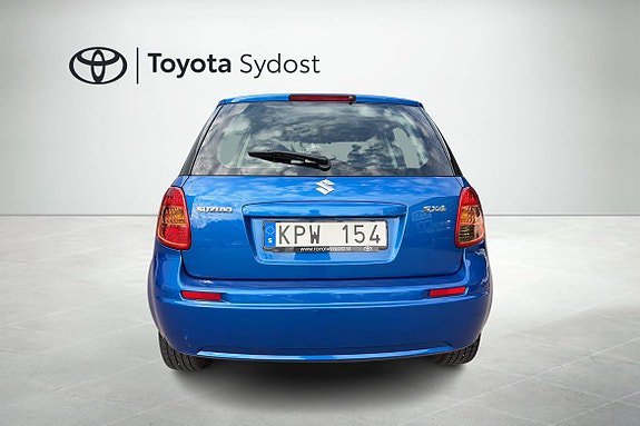 Vehicle Image 4