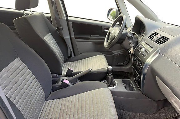 Vehicle Image 6