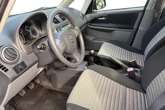 Vehicle Image 11