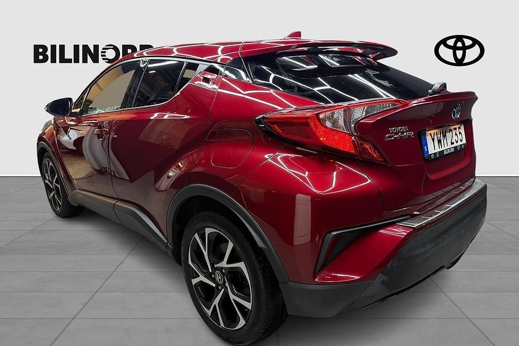 Vehicle Image 5