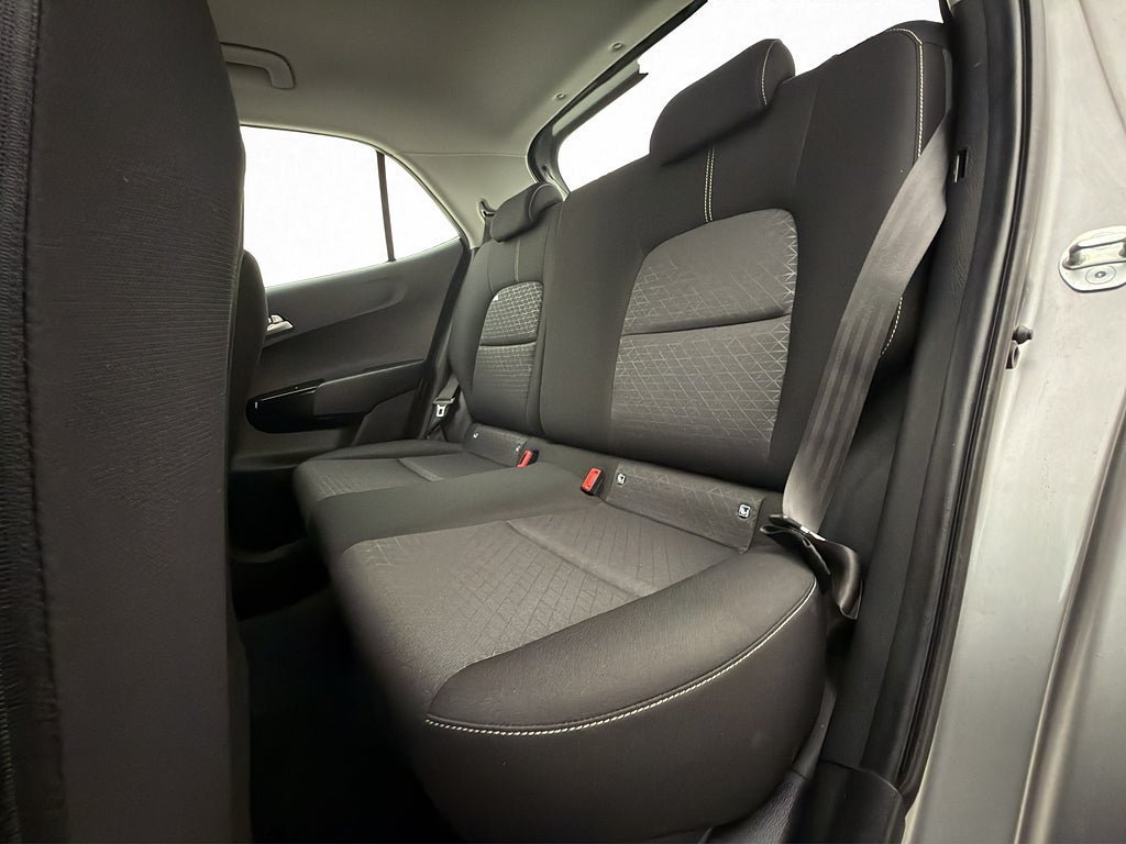 Vehicle Image 16
