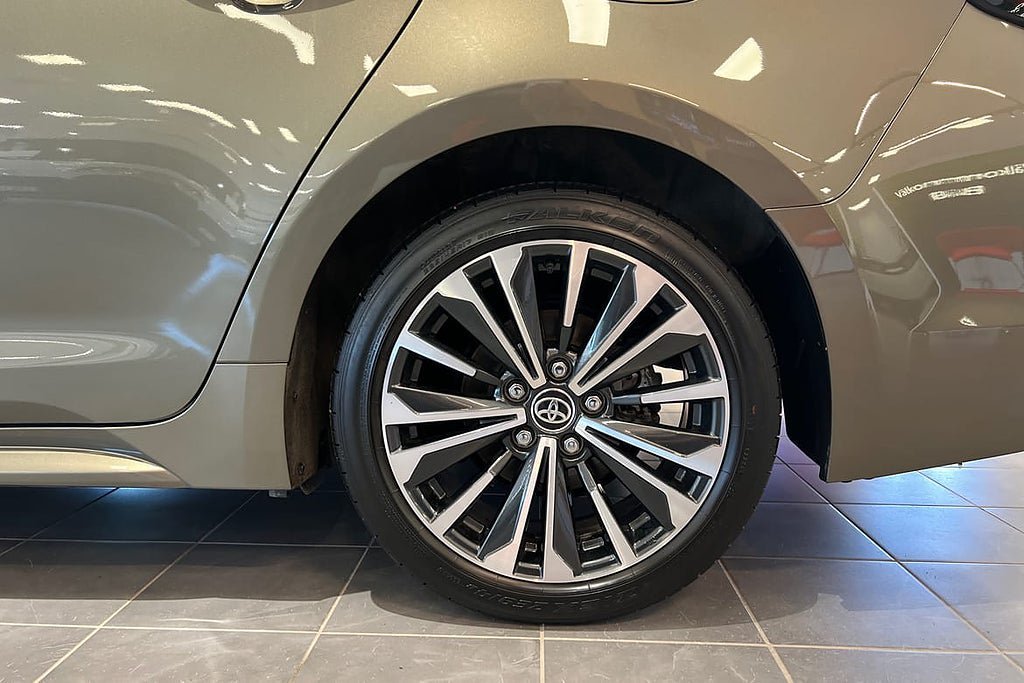 Vehicle Image 17