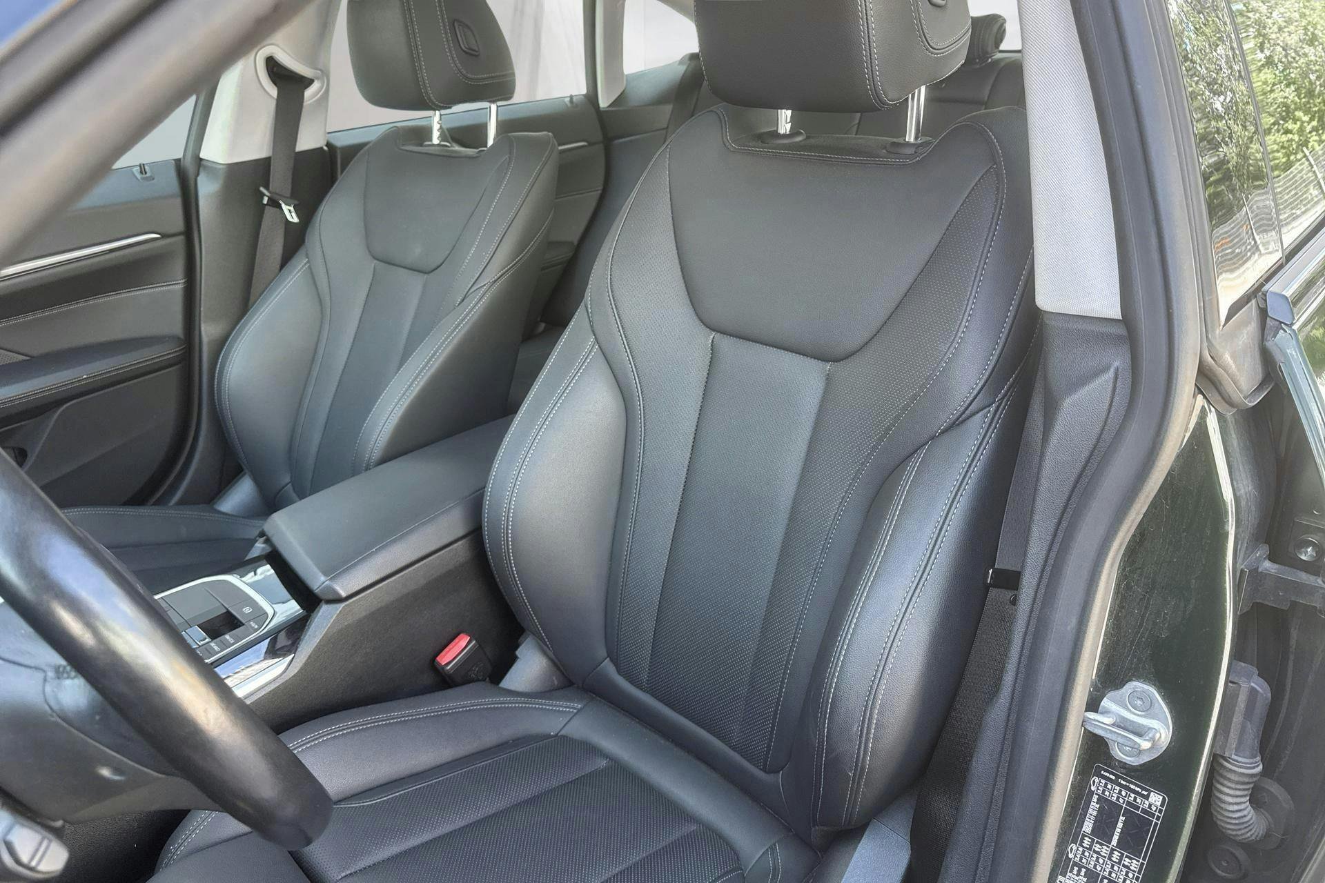 Vehicle Image 15