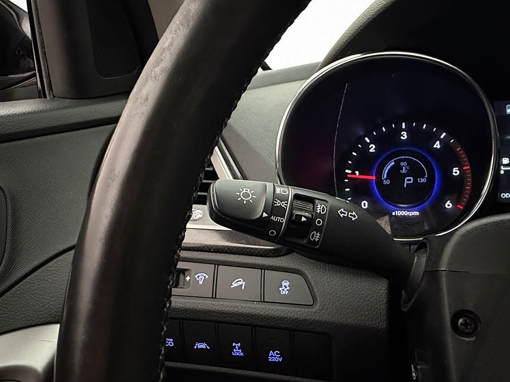 Vehicle Image 25